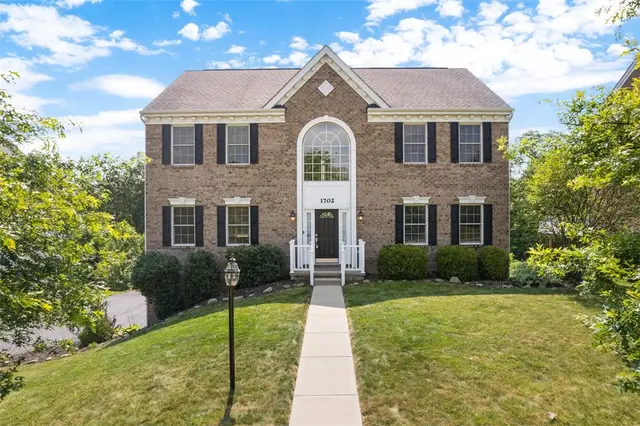1702 S Hawthorn Ct