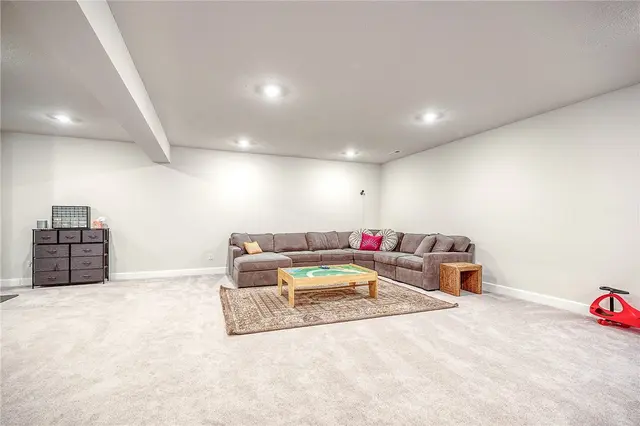 1703 Stevensan gallery image 25