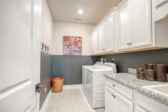1703 Stevensan gallery image 28