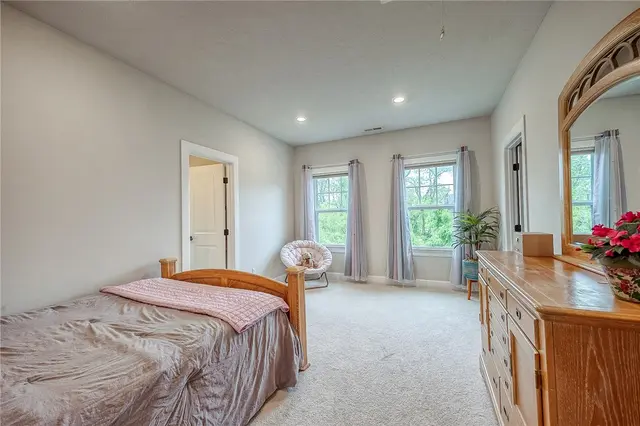 1703 Stevensan gallery image 43