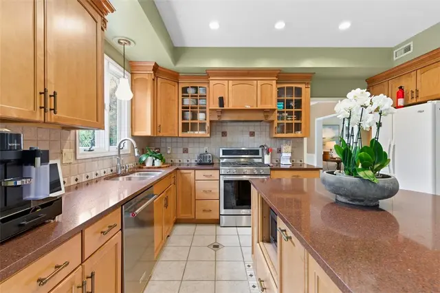 1704 Saw Grass Ct gallery image 17