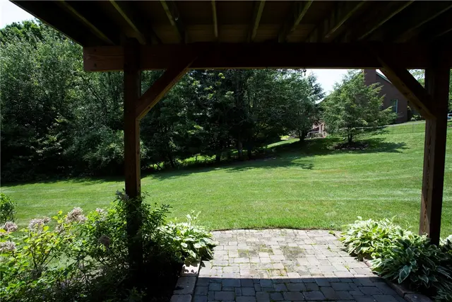 1715 Waterleaf Dr gallery image 19