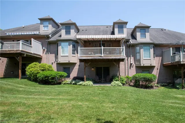 1715 Waterleaf Dr gallery image 20