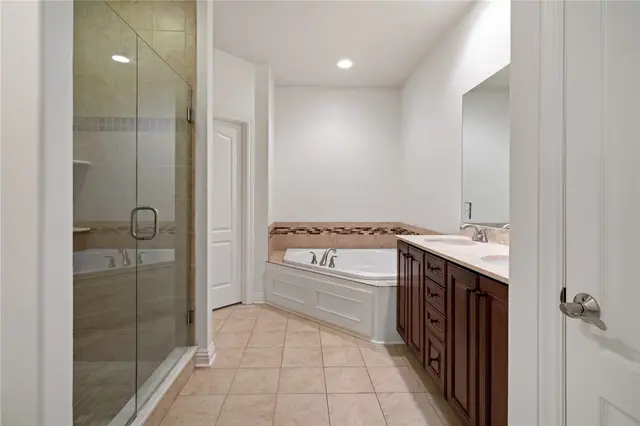 1737 Waterleaf Dr gallery image 21