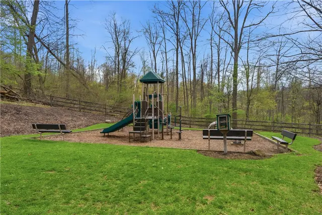 174 Broadstone Dr gallery image 10