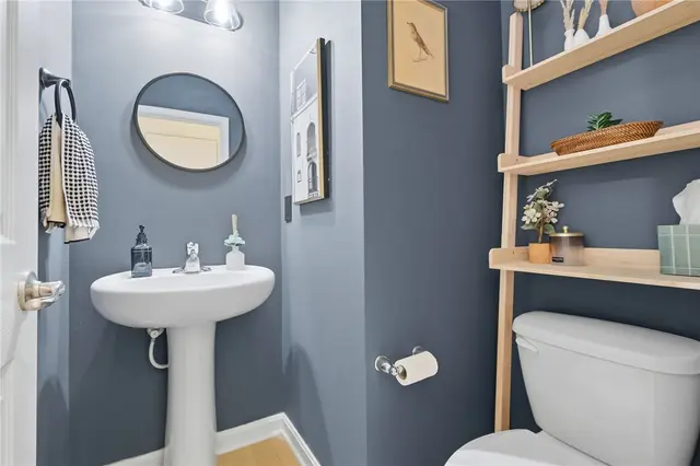 174 Broadstone Dr gallery image 11