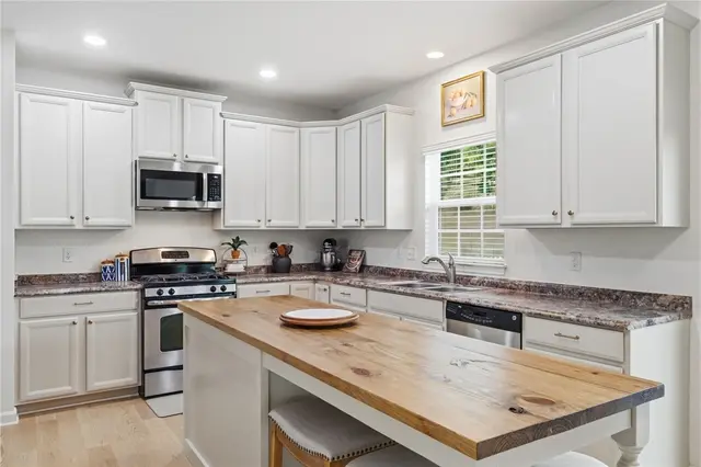 174 Broadstone Dr gallery image 14