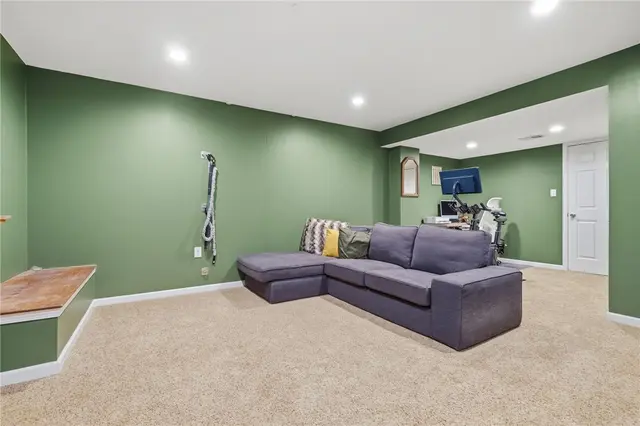 174 Broadstone Dr gallery image 21