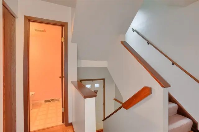 174 Old English Rd gallery image 3