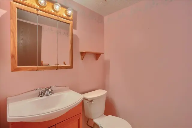 174 Old English Rd gallery image 5