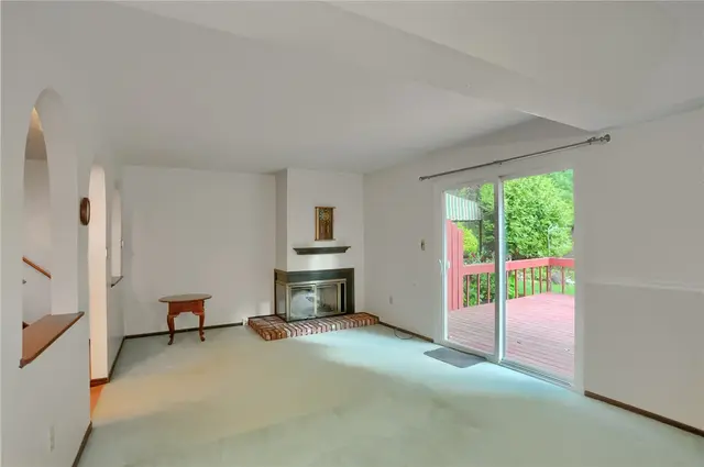 174 Old English Rd gallery image 9