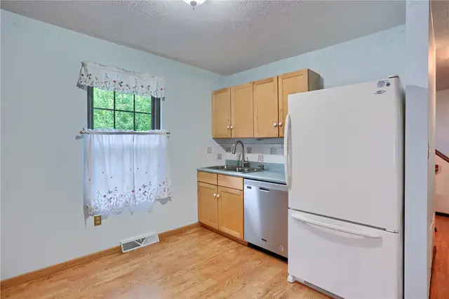 174 Old English Rd gallery image 10
