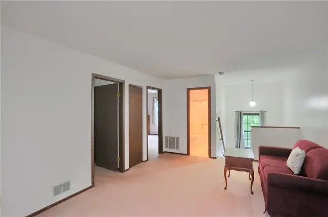 174 Old English Rd gallery image 11