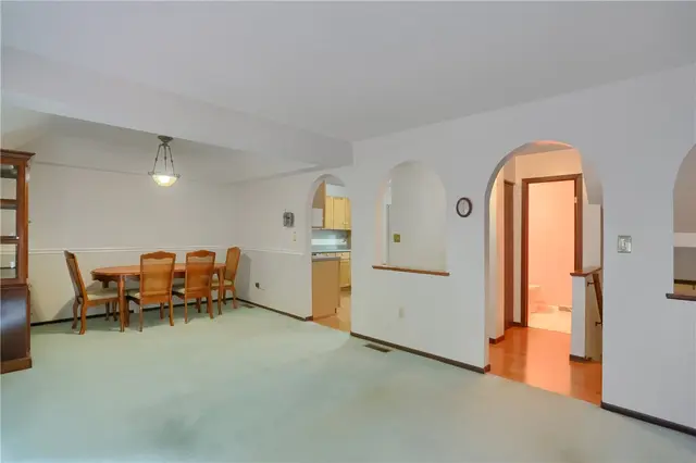174 Old English Rd gallery image 13