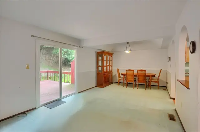 174 Old English Rd gallery image 15
