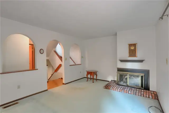 174 Old English Rd gallery image 18