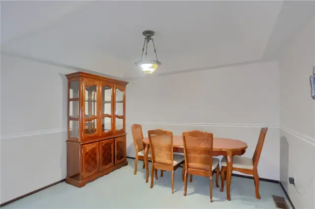 174 Old English Rd gallery image 21