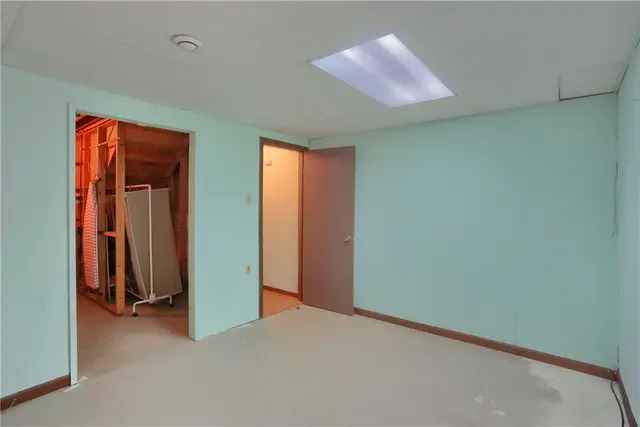 174 Old English Rd gallery image 22