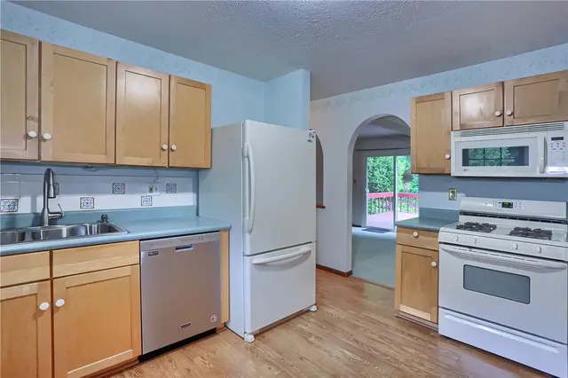 174 Old English Rd gallery image 24