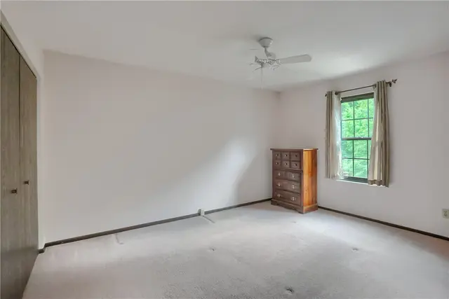 174 Old English Rd gallery image 25