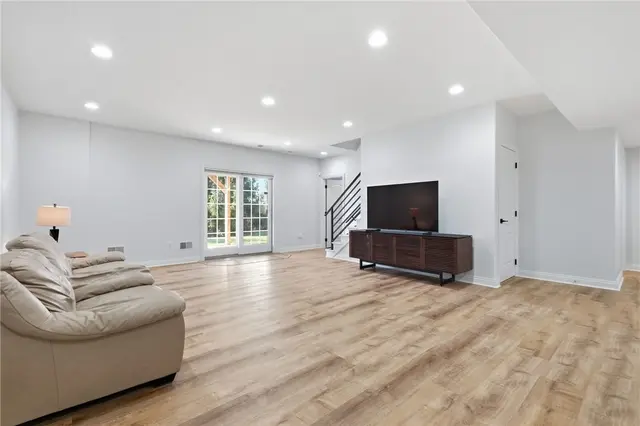 1742 Waterleaf Dr gallery image 40