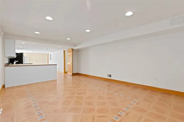 175 Pinehurst Drive gallery image 39