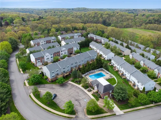 176 Berry Field Court gallery image 7