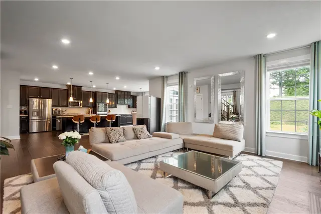 1761 Stevensan Dr gallery image 3