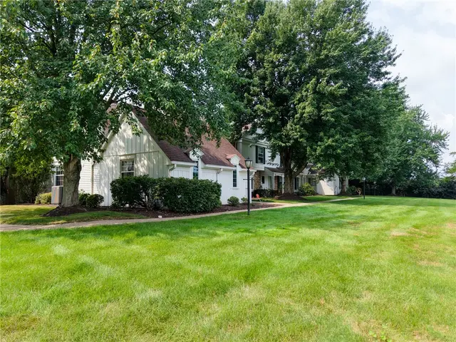 1770 Foxcroft Ln 201 gallery image 38