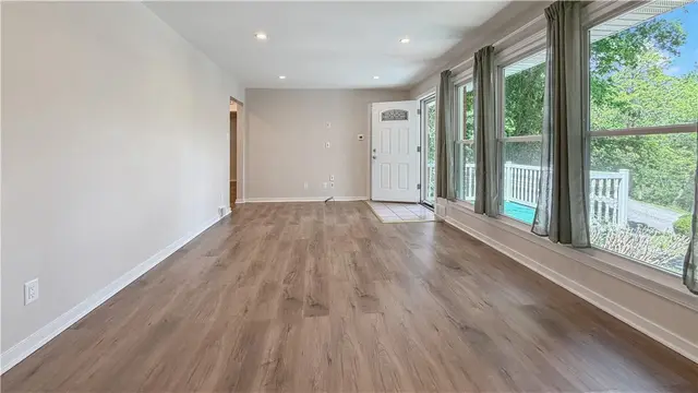 180 Montclair Ave gallery image 6