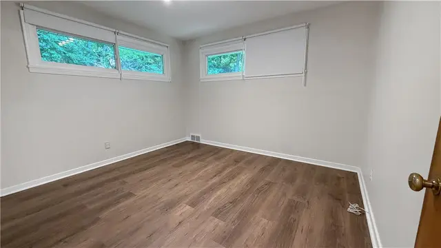 180 Montclair Ave gallery image 7