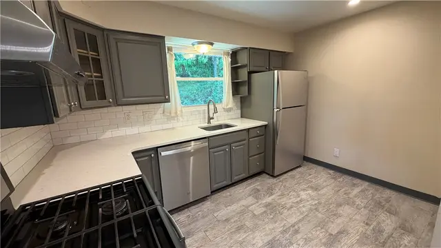 180 Montclair Ave gallery image 13