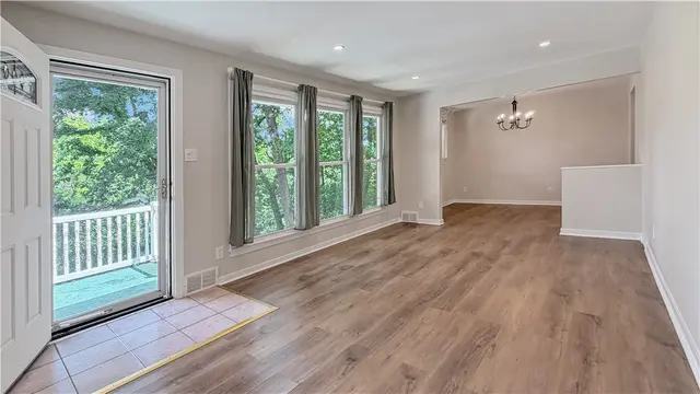180 Montclair Ave gallery image 17
