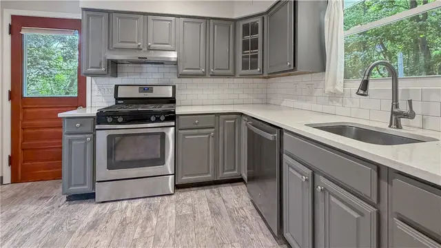 180 Montclair Ave gallery image 19