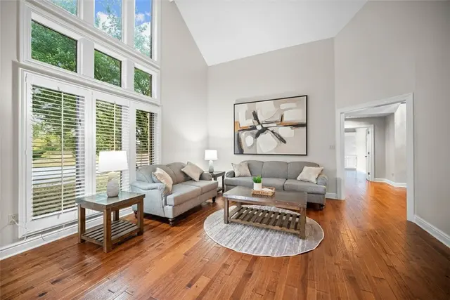1803 N Villa Dr gallery image 6