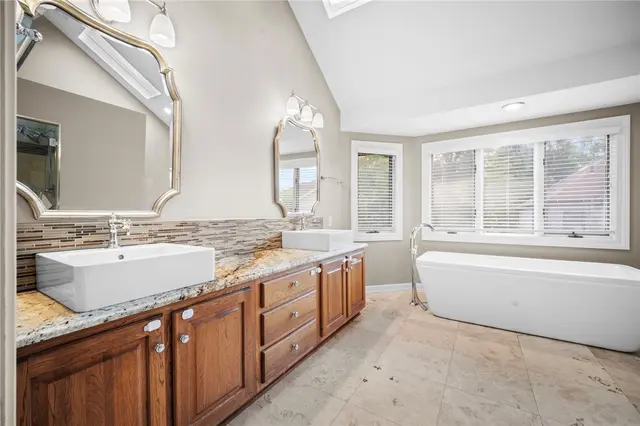 1803 N Villa Dr gallery image 19