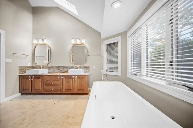 1803 N Villa Dr gallery image 26