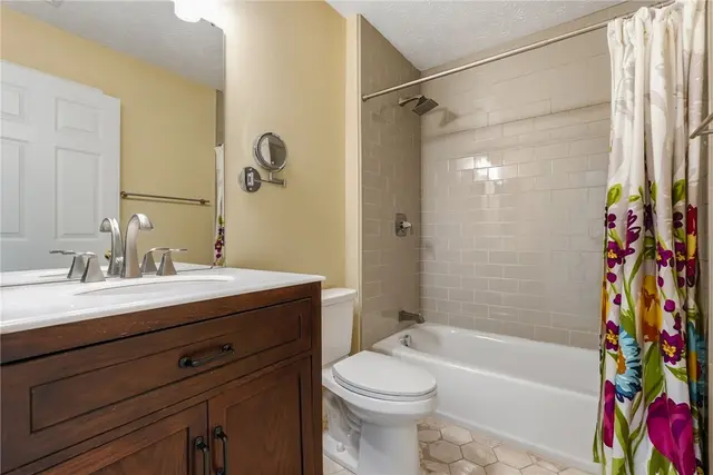 1805 Pioneer Dr gallery image 3