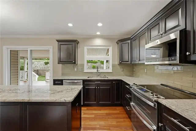 1805 Pioneer Dr gallery image 9