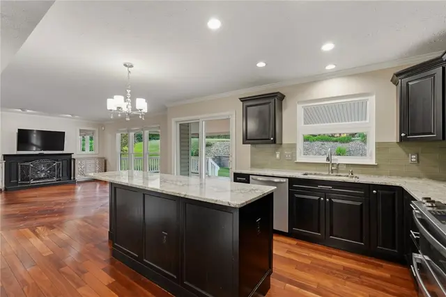 1805 Pioneer Dr gallery image 25