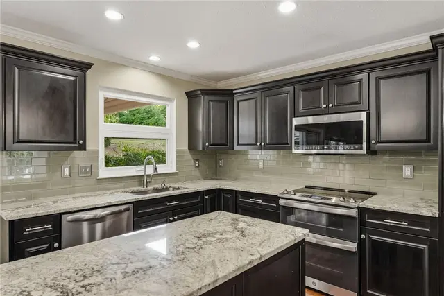 1805 Pioneer Dr gallery image 31