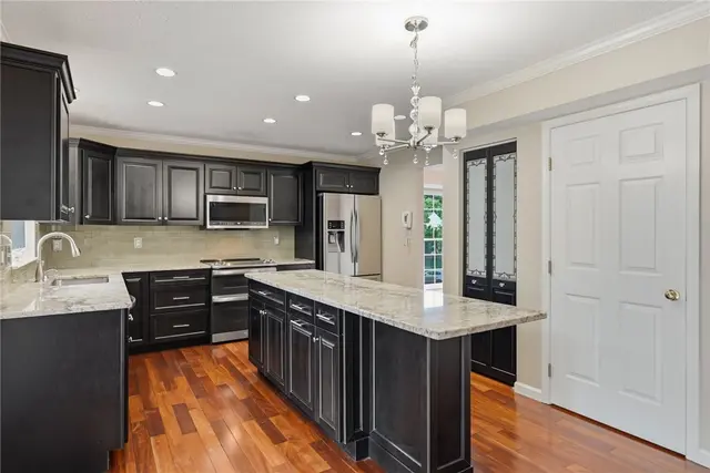 1805 Pioneer Dr gallery image 36