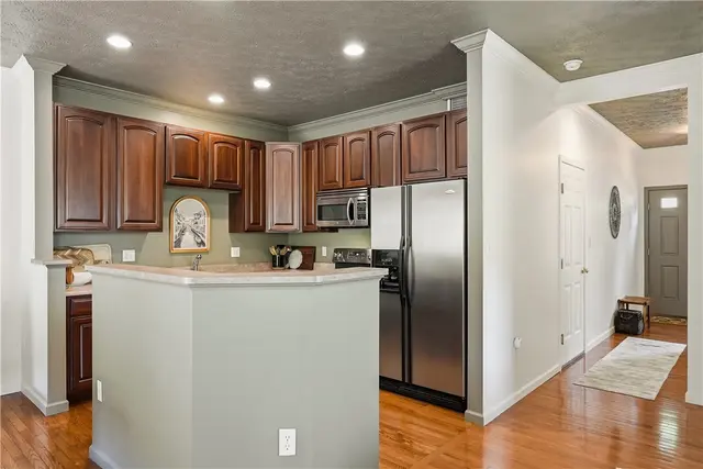 181 Southern Valley Ct gallery image 3