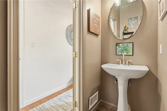 181 Southern Valley Ct gallery image 4