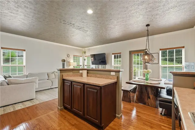 181 Southern Valley Ct gallery image 8