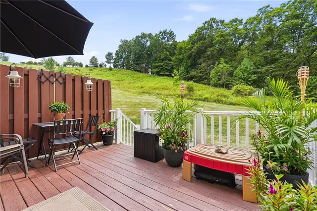 181 Southern Valley Ct gallery image 17