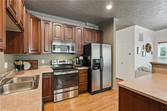 181 Southern Valley Ct gallery image 21