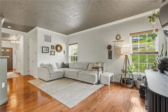 181 Southern Valley Ct gallery image 22
