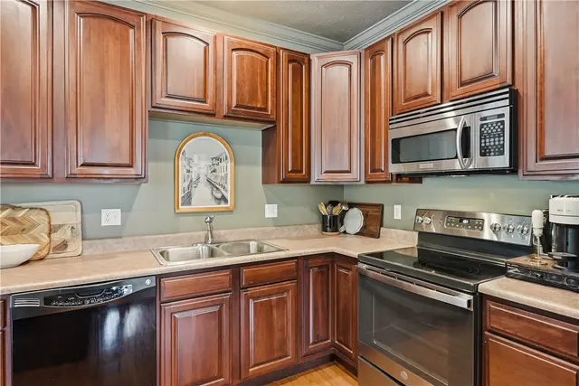 181 Southern Valley Ct gallery image 26