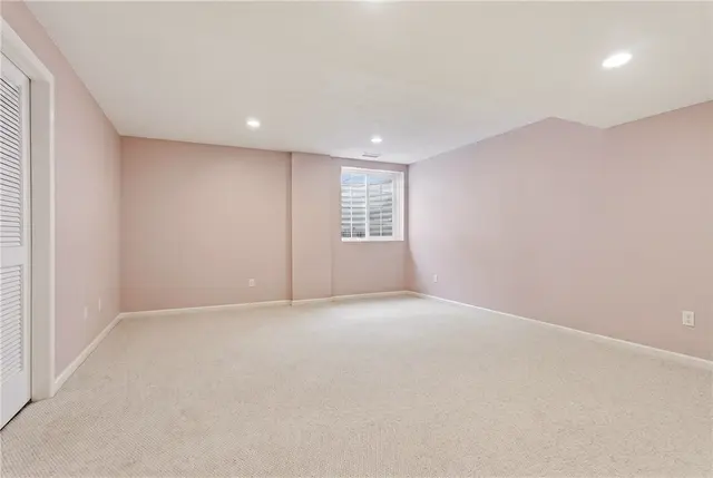 181 Southern Valley Ct gallery image 28